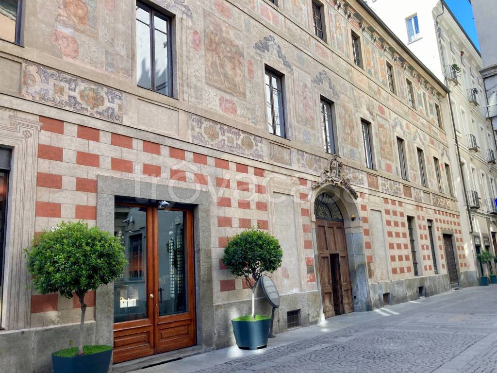 Negozio in affitto a Torino via Stampatori, 4