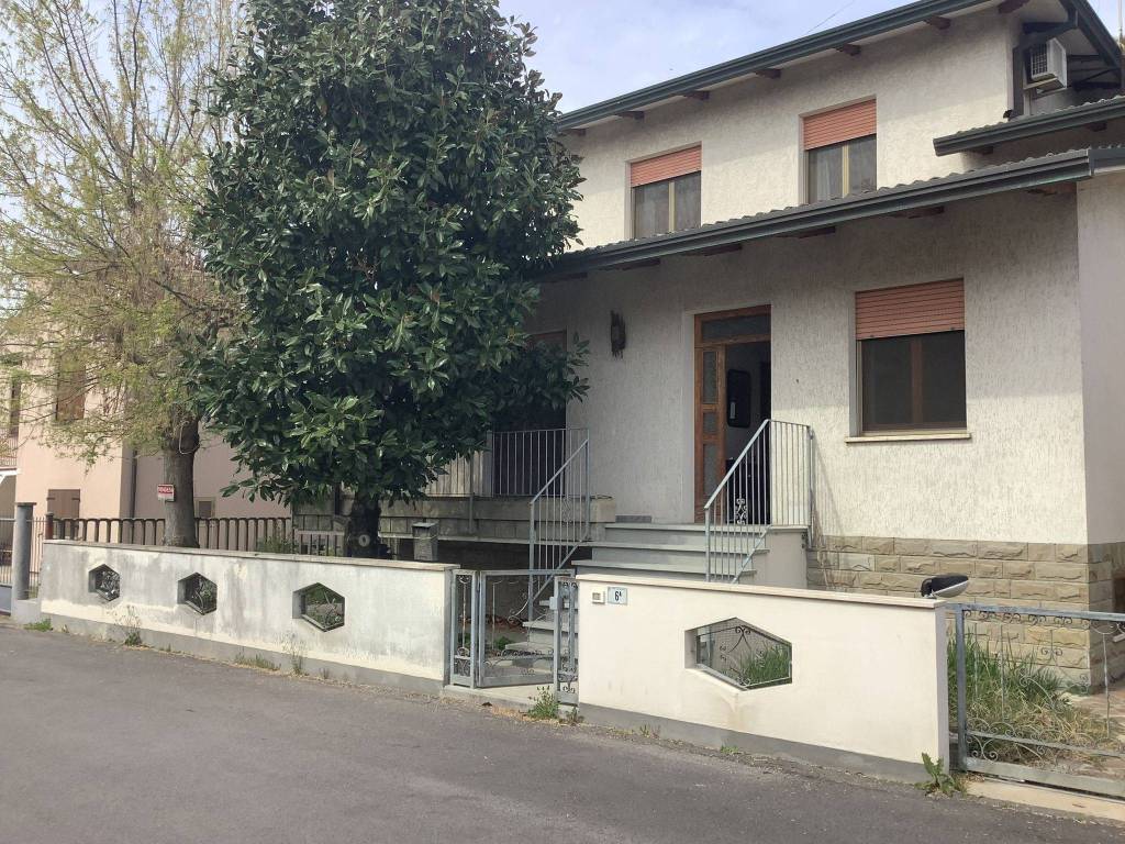Casa Indipendente in vendita a Bagnacavallo via Bandiera, 6