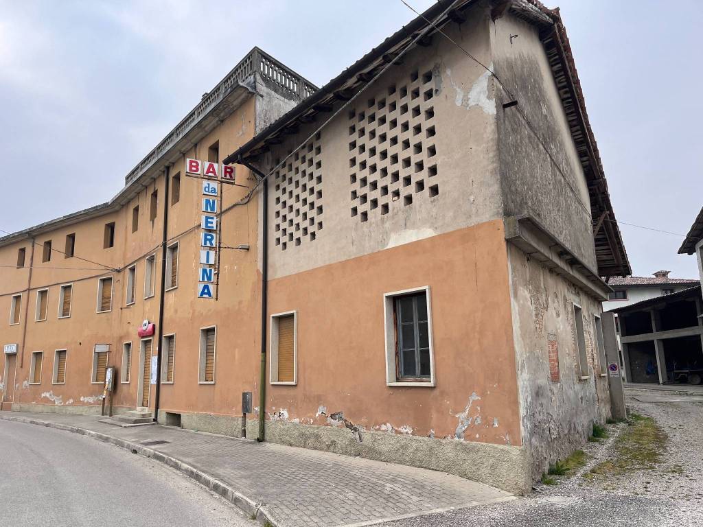 Rustico in vendita a Rivignano Teor via Vittorio Veneto, 45