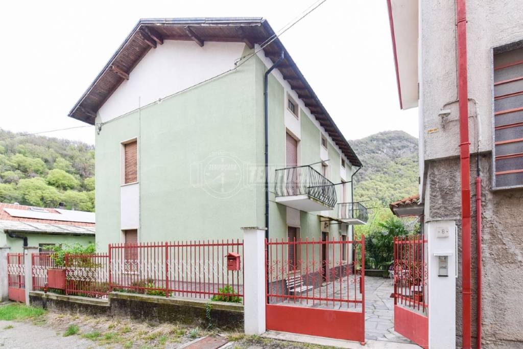 Appartamento in vendita a Canzo via Appiani Andrea
