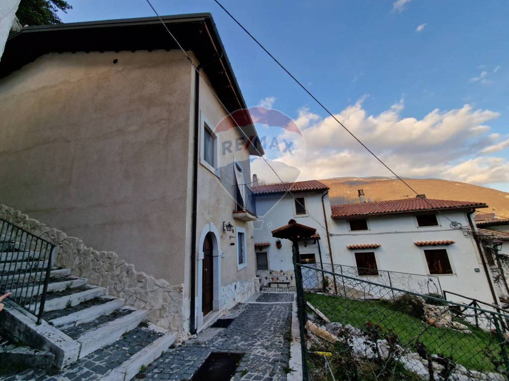 Casa Indipendente in vendita a Villetta Barrea via Coste, 121