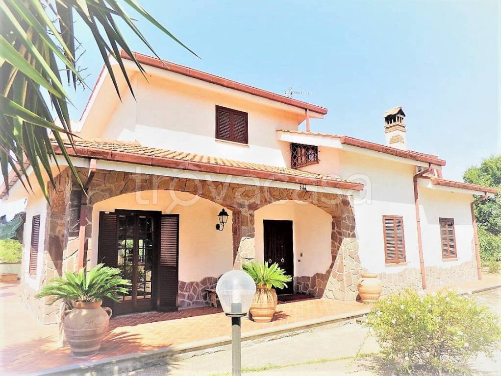 Villa in vendita ad Aprilia via Gavia