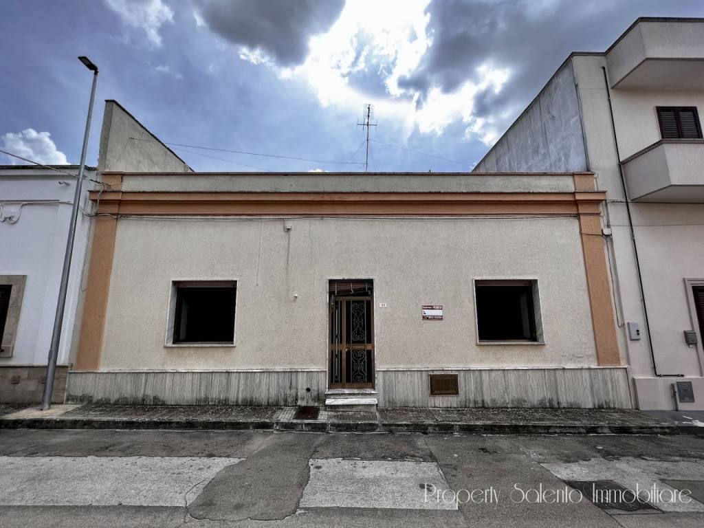 Casa Indipendente in vendita a Presicce-Acquarica via Capitano Cazzato, 39
