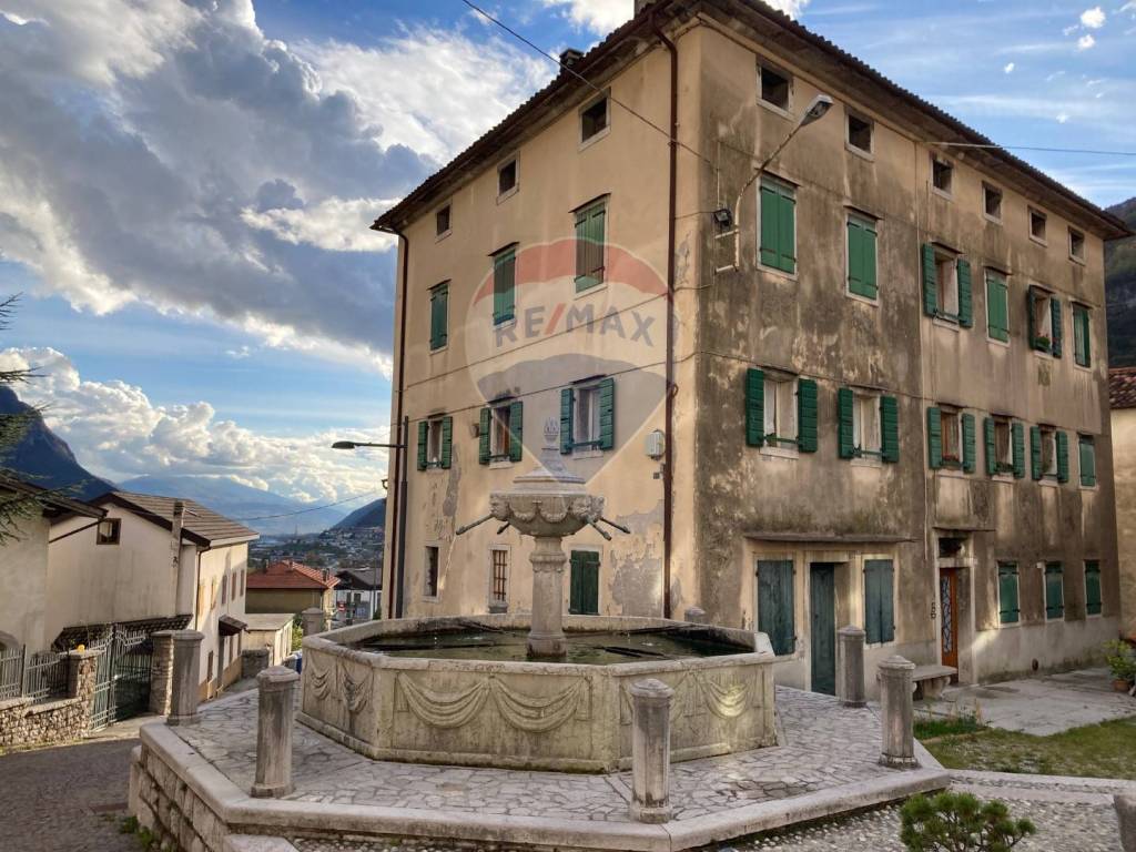 Appartamento in vendita a Longarone piazza della Fontana, 68