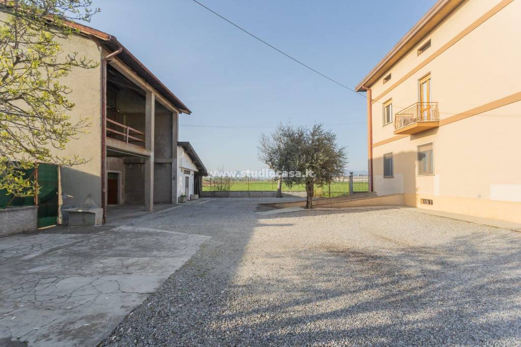 Villa Bifamiliare in vendita a Ghisalba via provinciale