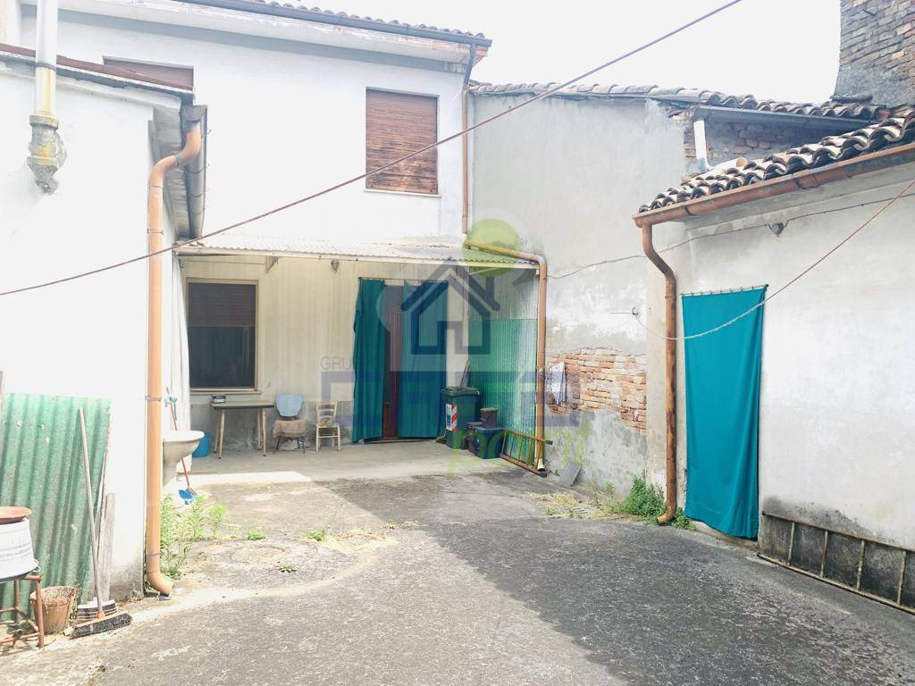 Casa Indipendente in vendita a Rivarolo Mantovano via Rossi n.40
