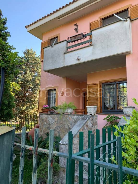 Villa a Schiera in vendita a Civitavecchia via Claudio Lorenese