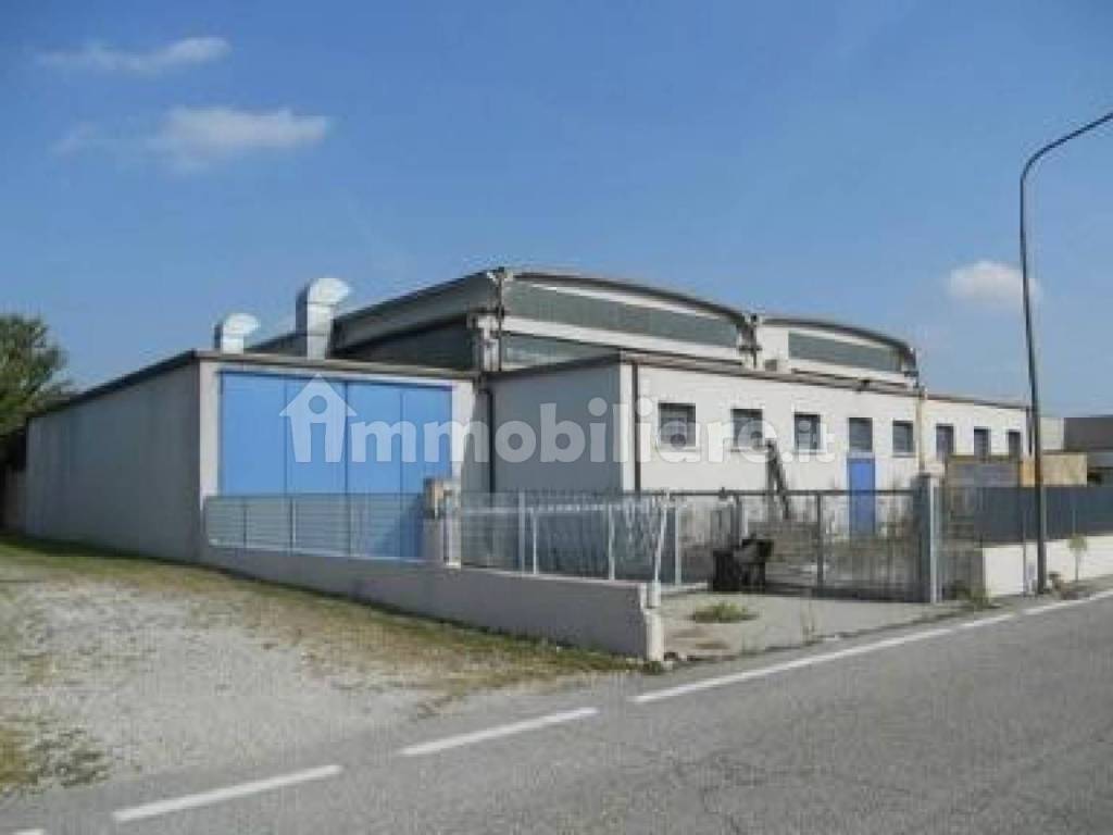 Capannone Industriale in vendita a Porto Mantovano via Industria, 11
