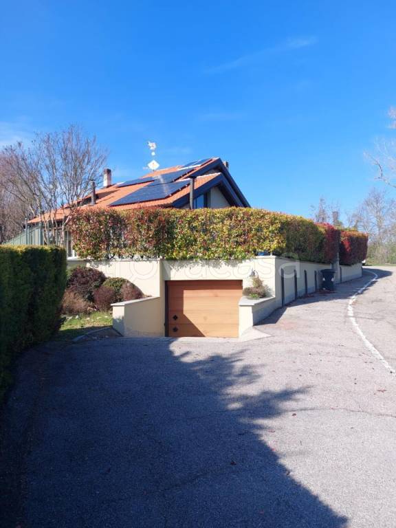 Villa a Schiera in vendita ad Asti frazione castiglione, 192 l