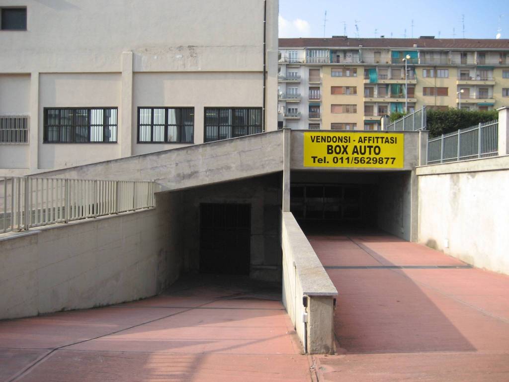 Garage in vendita a Torino via Frabosa, 24/a