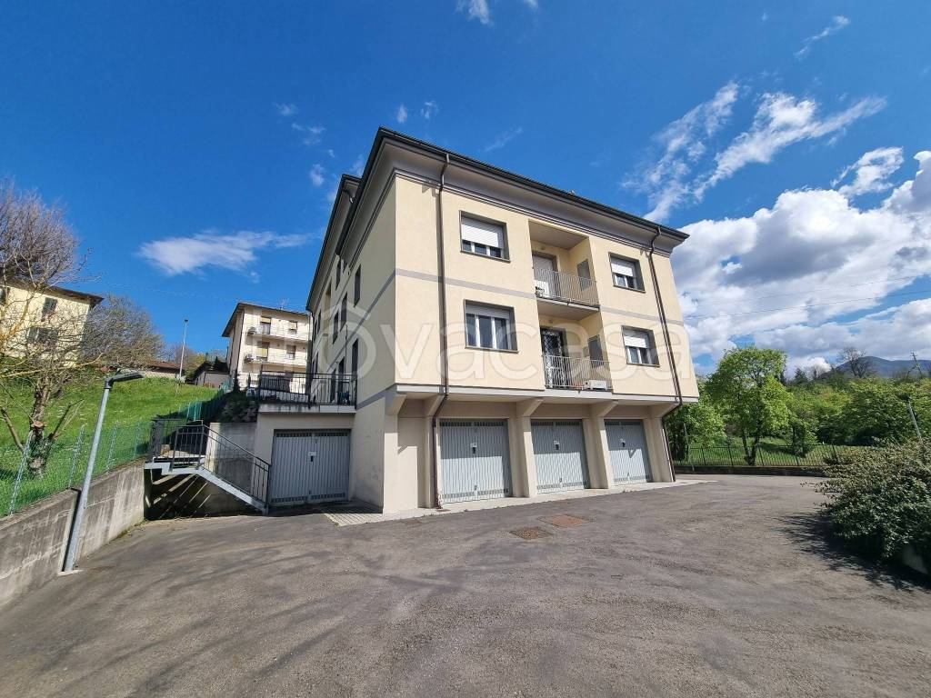 Appartamento in vendita ad Alto Reno Terme via Filippo Turati