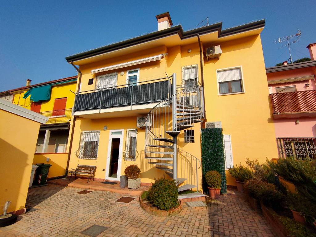 Casa Indipendente in vendita a Porto Viro via Torino, 1