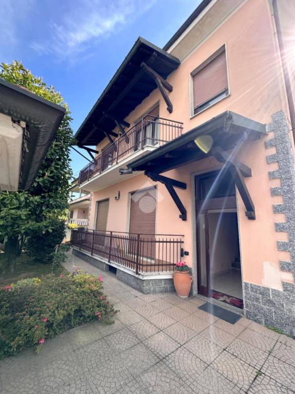 Villa Bifamiliare in vendita a Canegrate via Giuseppe Garibaldi