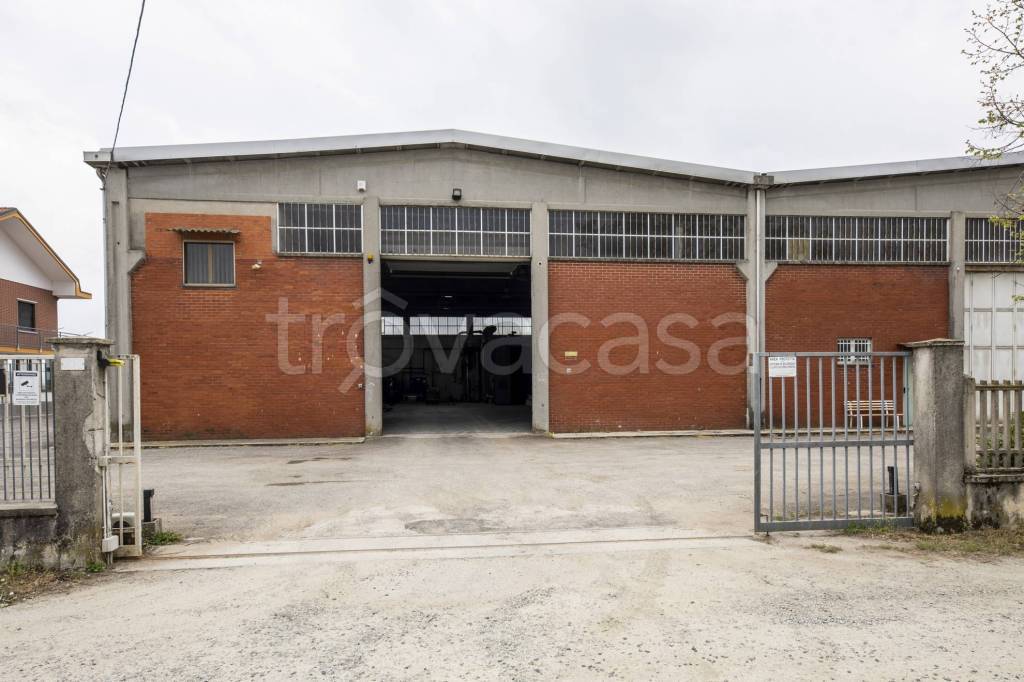 Capannone Industriale in vendita a Leini via Volpiano, 232