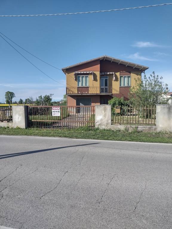 Villa in vendita ad Adria baricetta Via l. Einaudi, 0