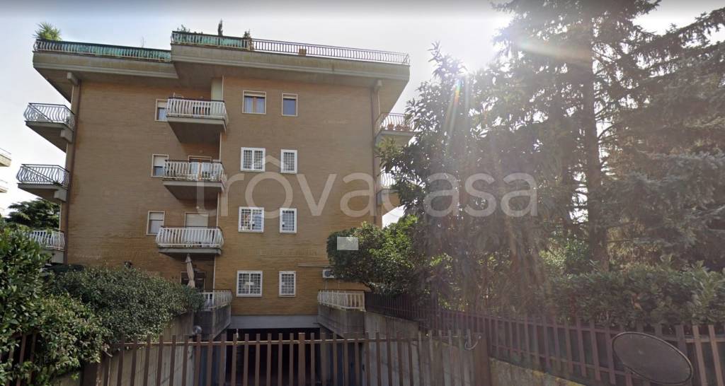 Appartamento all'asta a Roma via Poggio a Caiano, 5