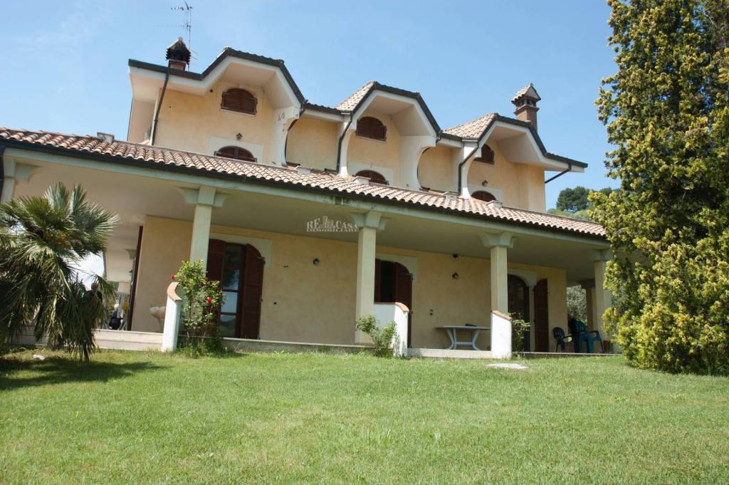 Villa in vendita a San Benedetto del Tronto contrada Montecretaccio, 13
