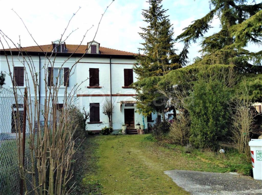Villa Bifamiliare in vendita ad Adria bottrighe Via Verdi, 00