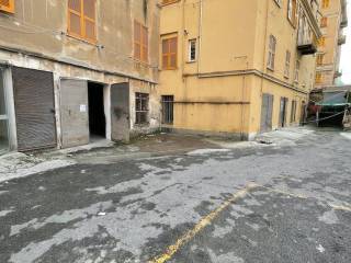 Magazzino in vendita a genova via paolo giacometti, 64r