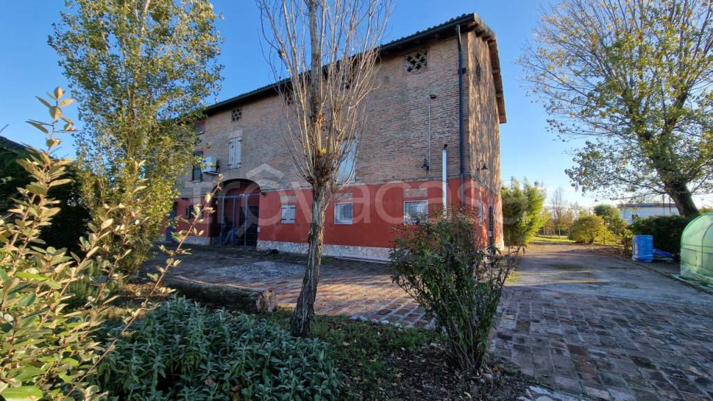 Casale in vendita a Correggio