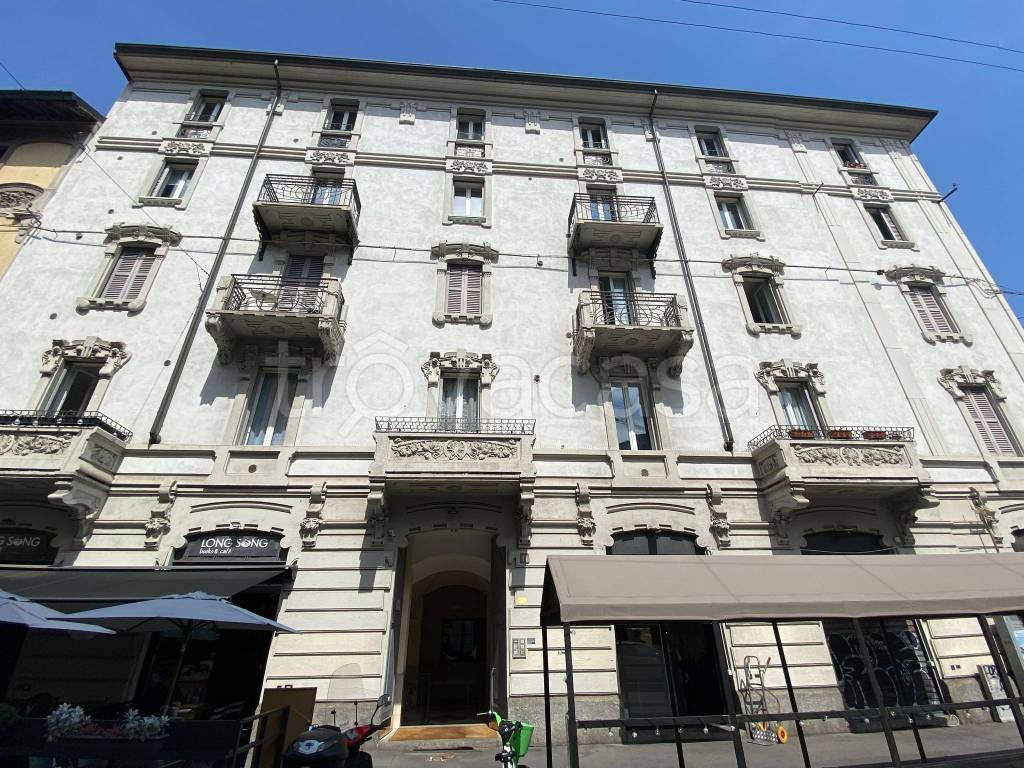 Appartamento in affitto a Milano via Antonio Stoppani, 11