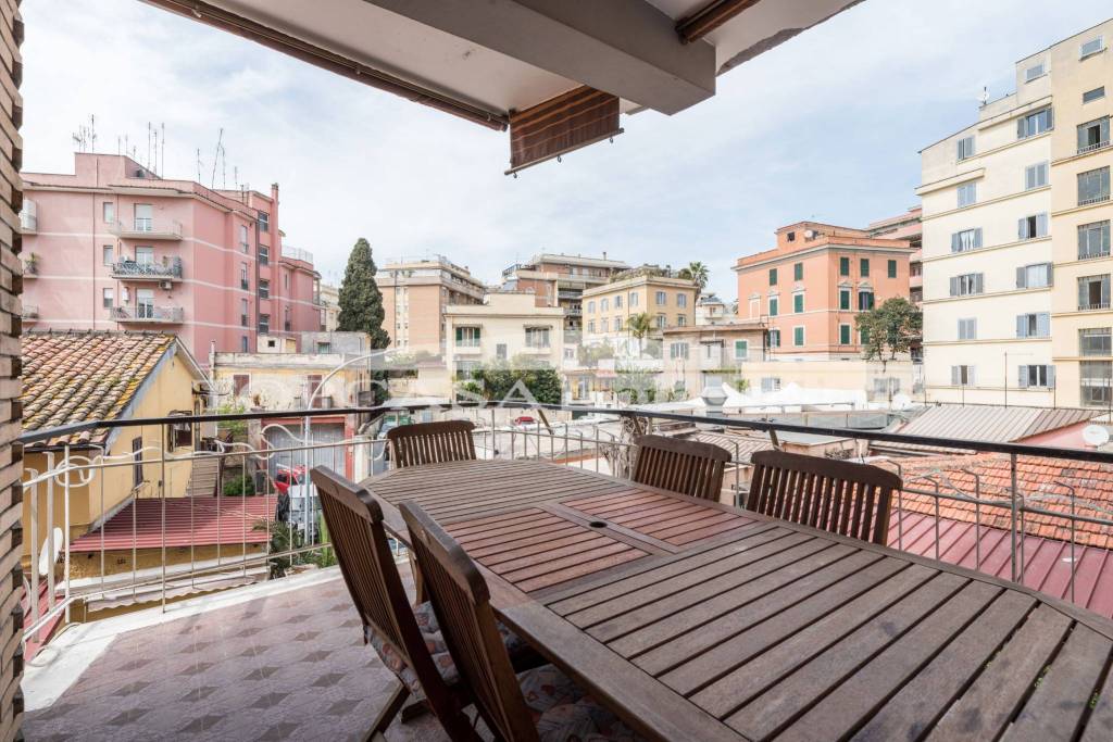 Appartamento in vendita a Roma via Camillo Porzio, 11