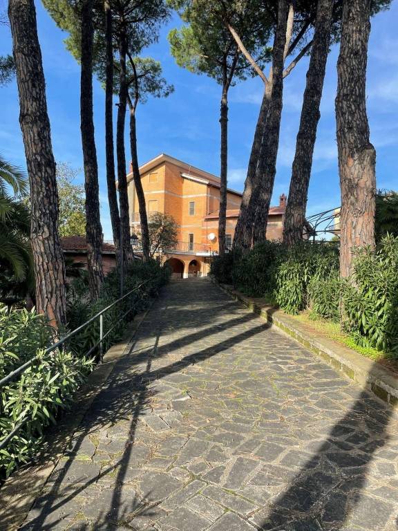 Villa in vendita ad Albano Laziale via Montagnano, 35