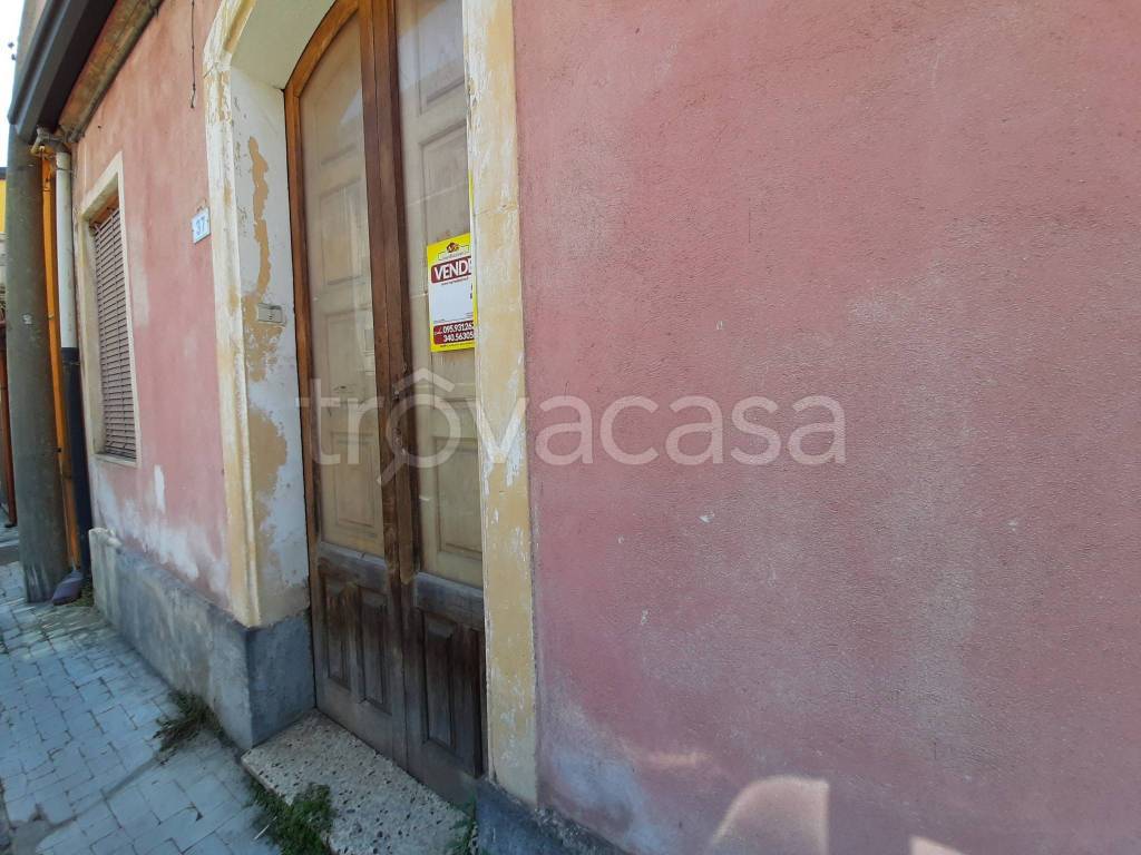 Casa Indipendente in vendita a Fiumefreddo di Sicilia via San Vincenzo, 37