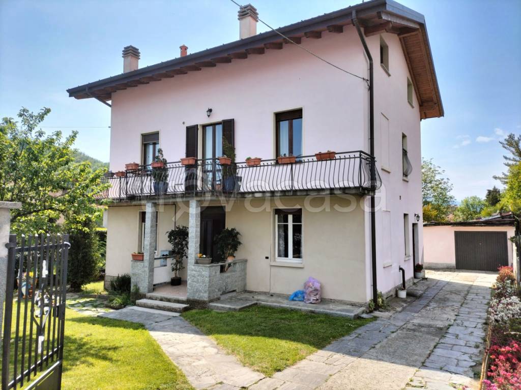 Villa Bifamiliare in vendita a Cittiglio via Roma, 72