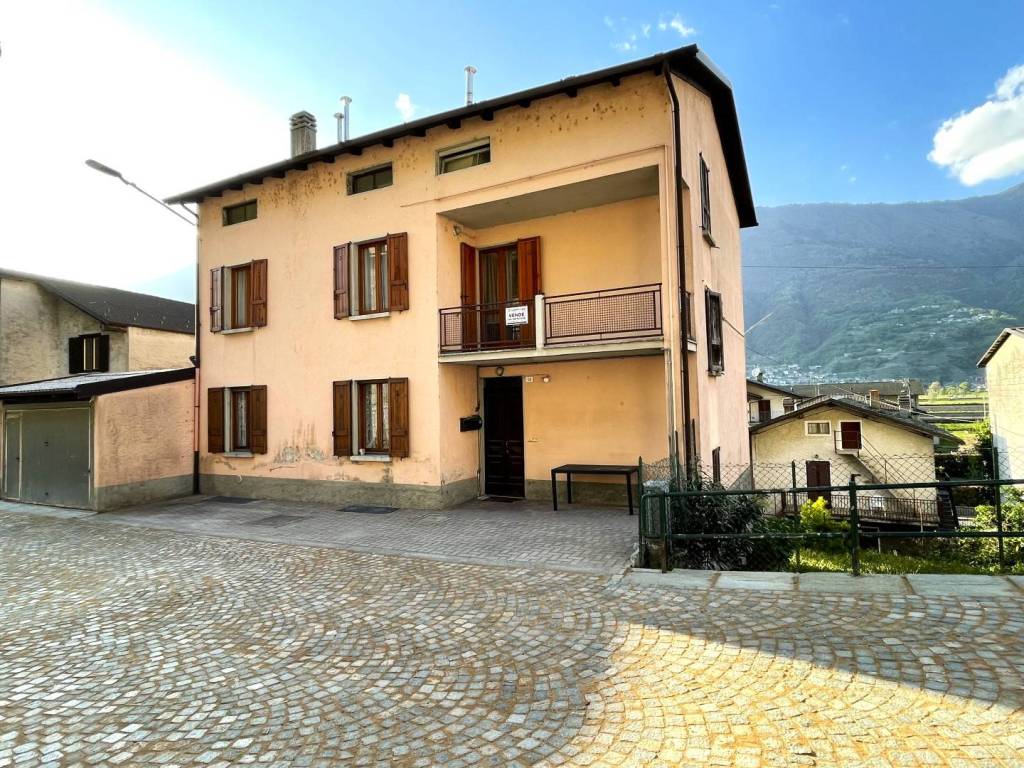 Casa Indipendente in vendita a Forcola via Carmine, 12