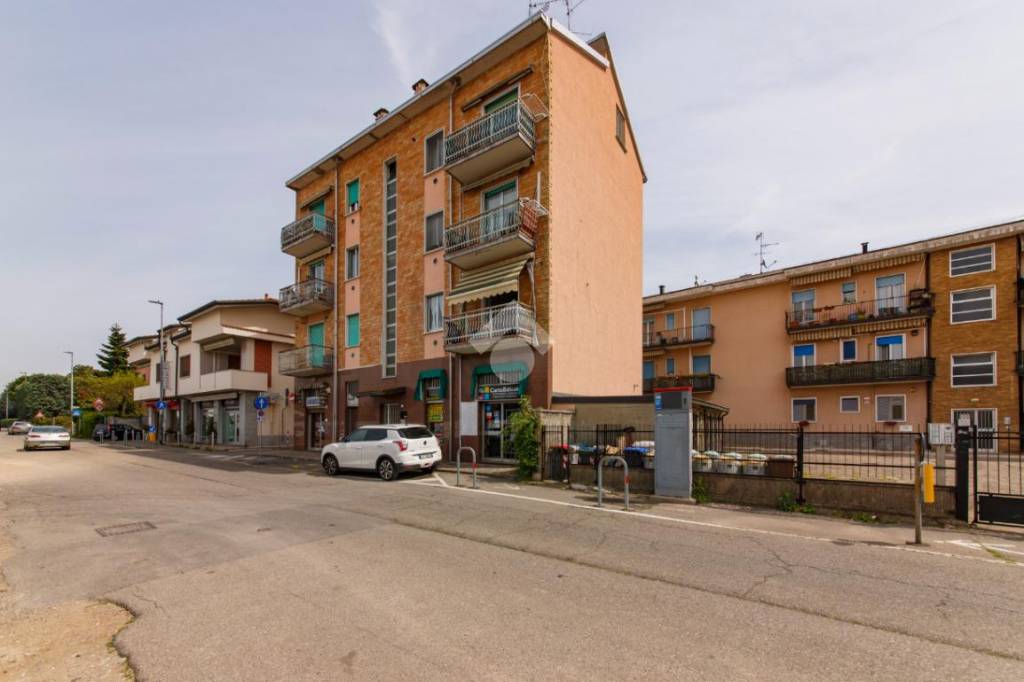 Appartamento in vendita a Lainate via Marche, 93