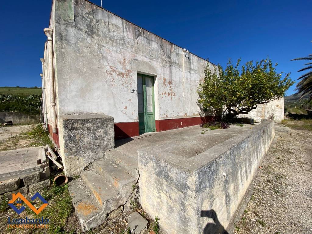 Villa in vendita a Castellammare del Golfo via Vittorio Alfieri