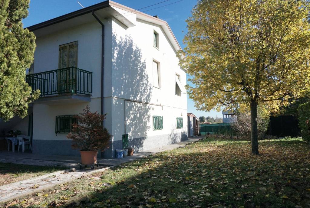 Casa Indipendente in vendita a Parma strada Budellungo, 70
