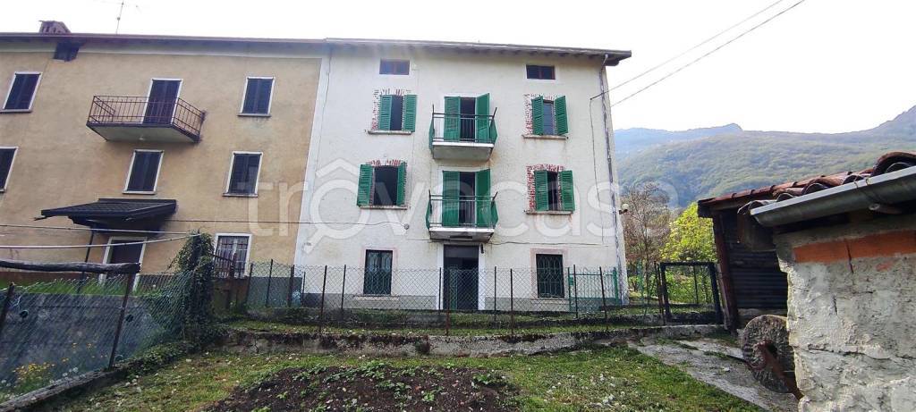 Villa Bifamiliare in vendita a Sant'Omobono Terme via Fraccio