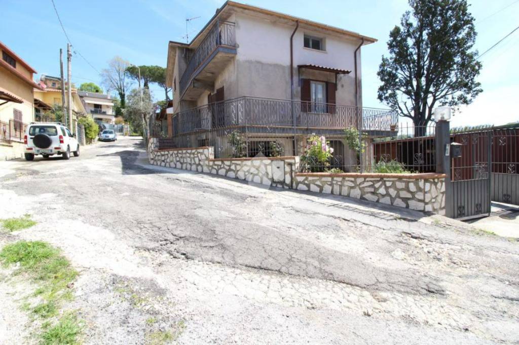 Villa in vendita a Poggio San Lorenzo via Taverna, 15