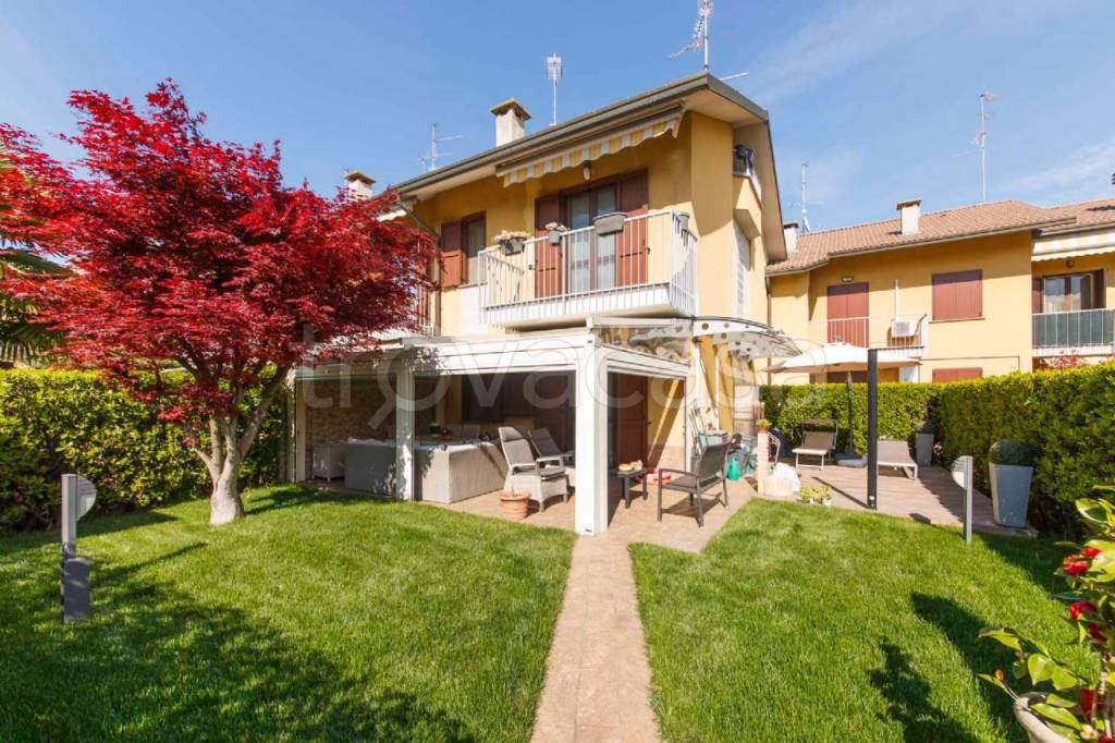 Villa a Schiera in vendita ad Arese via Privata Monte Generoso 2