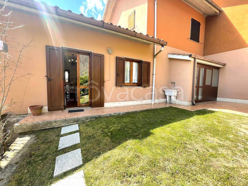 Villa a Schiera in affitto a Santa Fiora via Fratelli Rosselli, 255