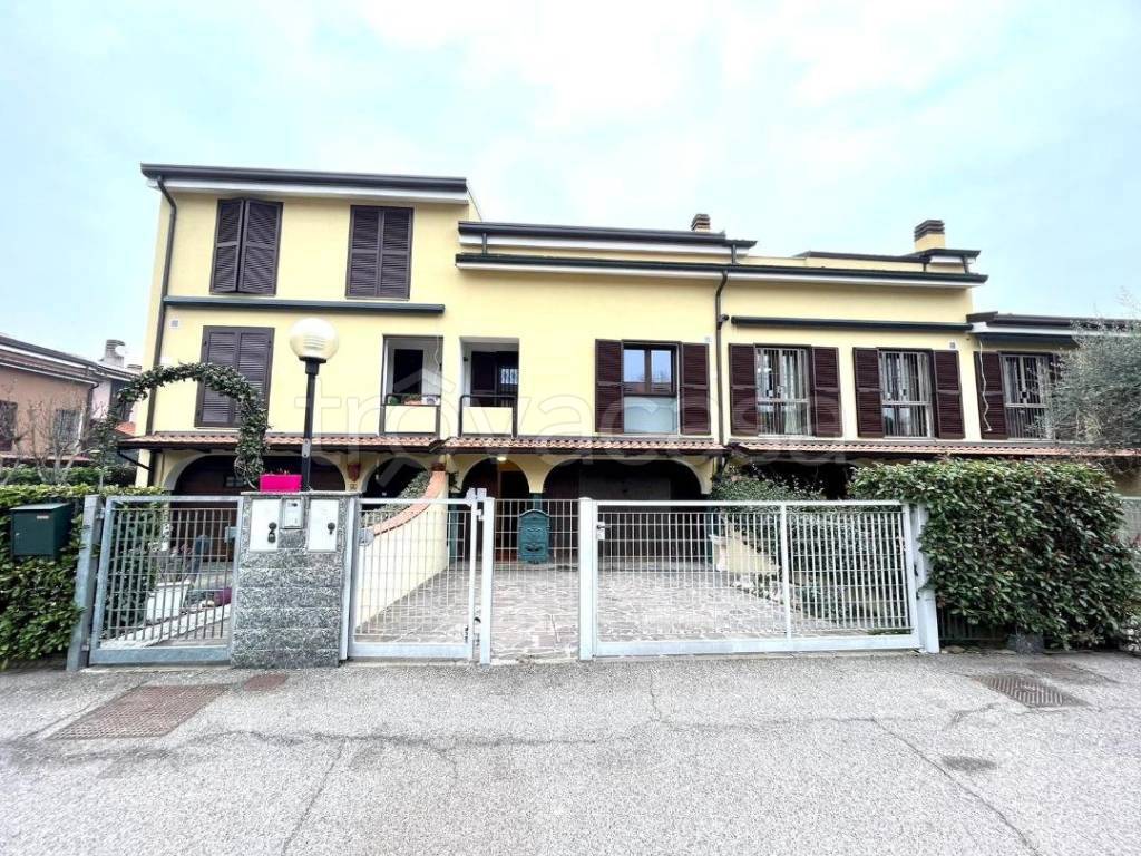 Villa in vendita a Rozzano via Ugo La Malfa, 4