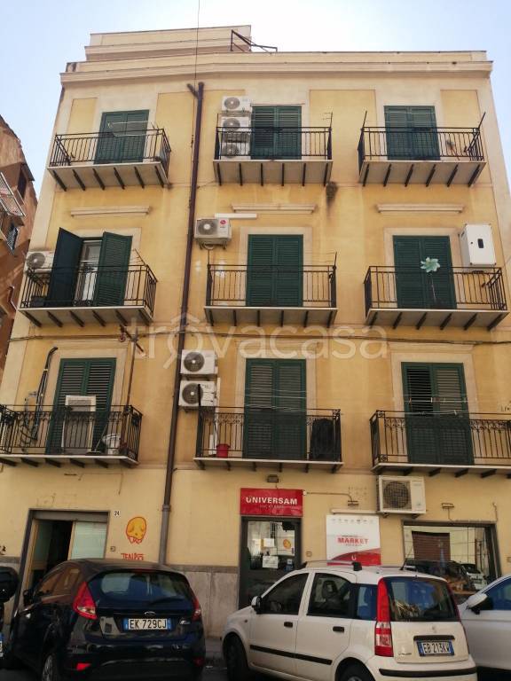Negozio in vendita a Palermo via Mura di Porta Carini, 24