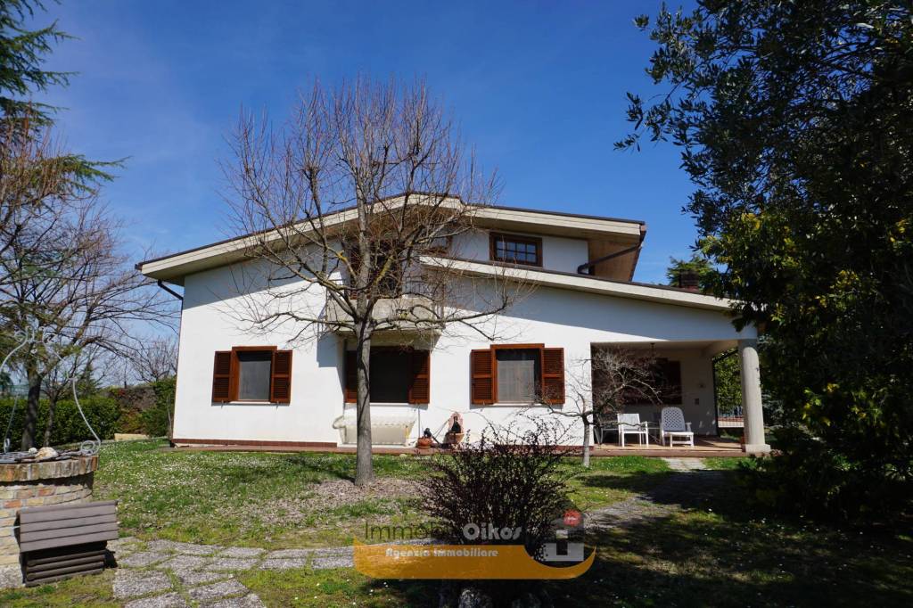 Villa in vendita a Teramo via Domenico Ciccarelli, 30