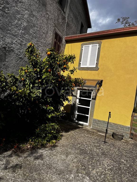 Casa Indipendente in vendita a Comano via prota, 32