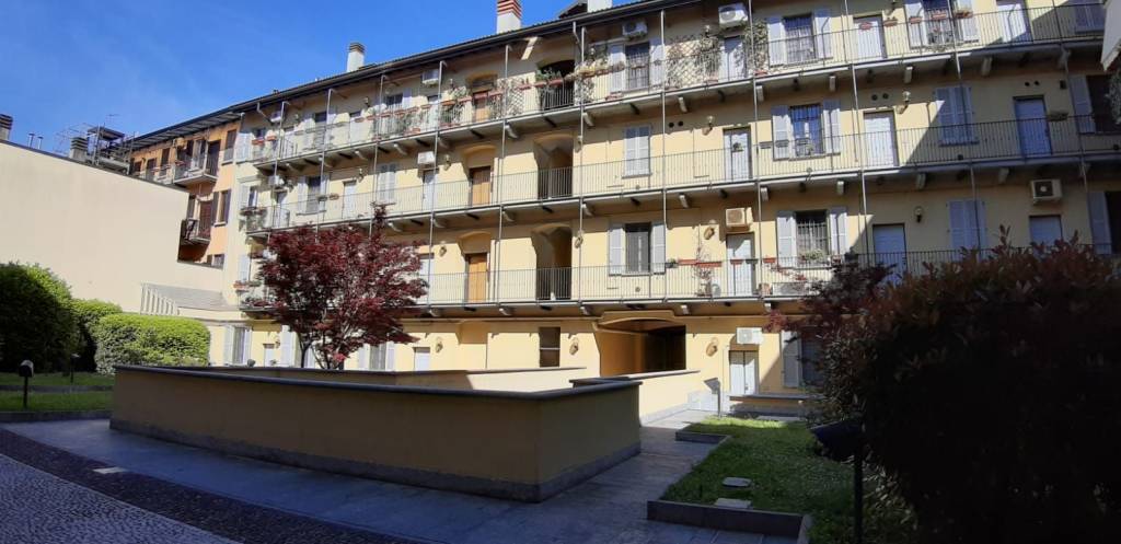 Appartamento in affitto a Milano via Lodovico il Moro, 137