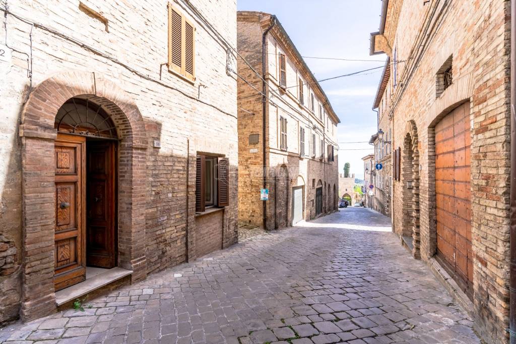 Casa Indipendente in vendita a Civitanova Marche via Francesco Oberdan