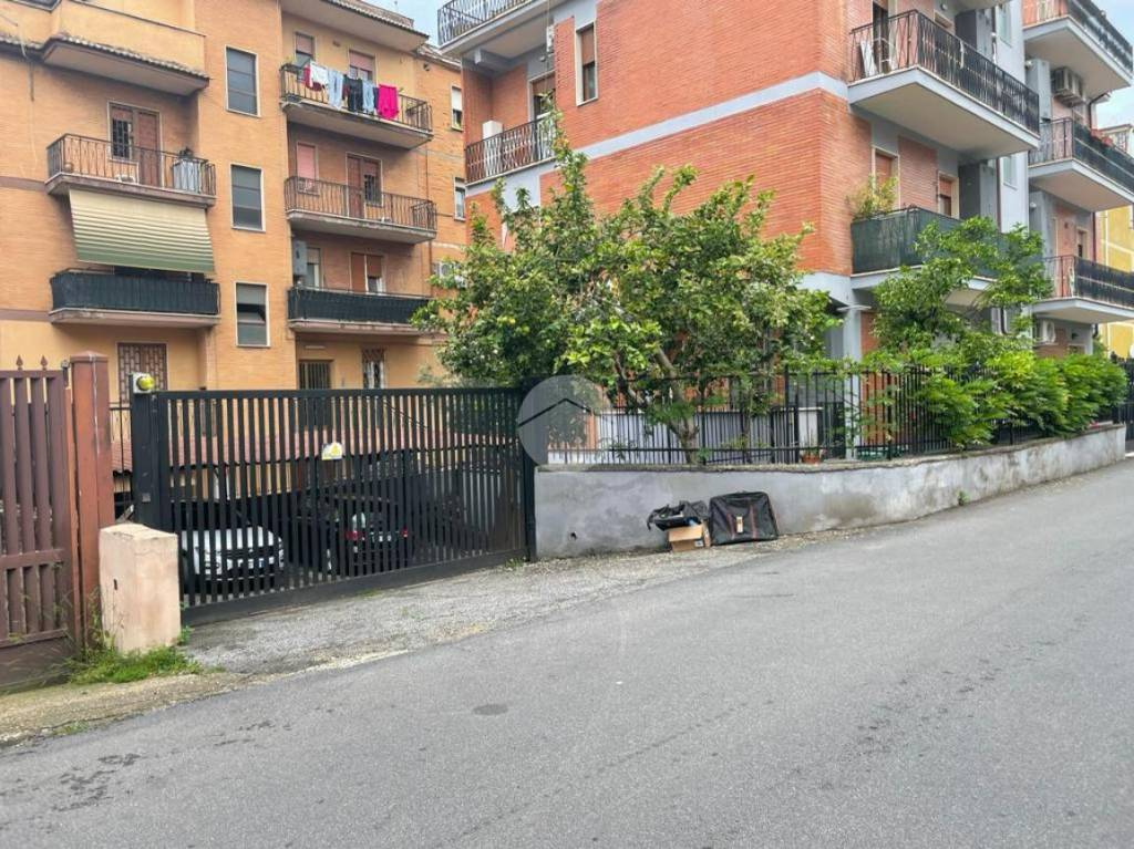 Garage in vendita a Roma via Taddeo Crivelli, 50