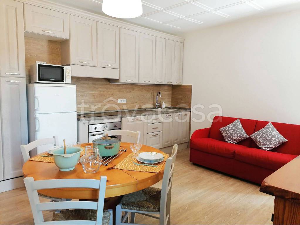 Appartamento in in vendita da privato a Esino Lario via Adamello, 35