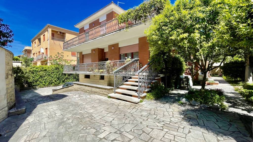 Villa in vendita a Roma via Capo Bonifati, 33