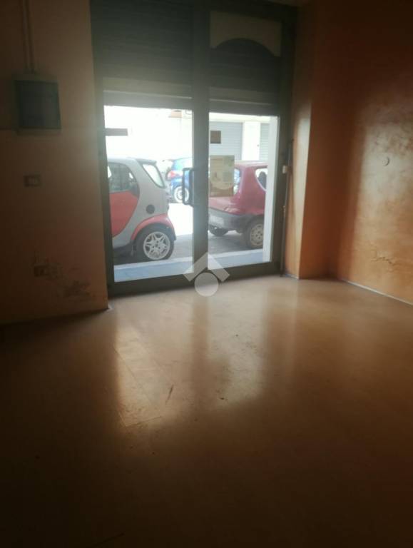 Garage in vendita a Bisceglie via Monte Pasubio, 56
