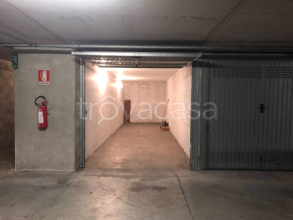 Garage in vendita a Novate Milanese via Alessandro Volta, 17