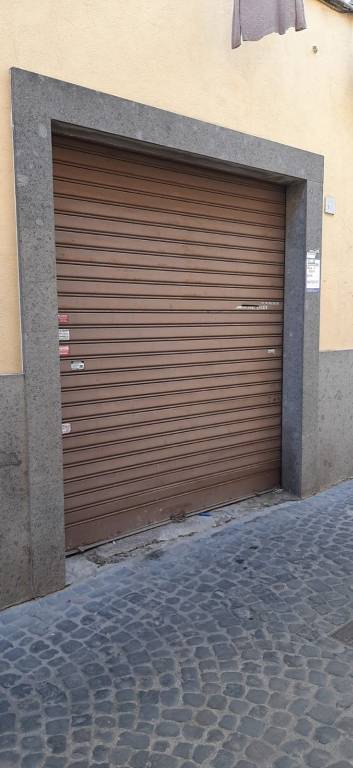 Magazzino in vendita a Velletri via Furio, 48