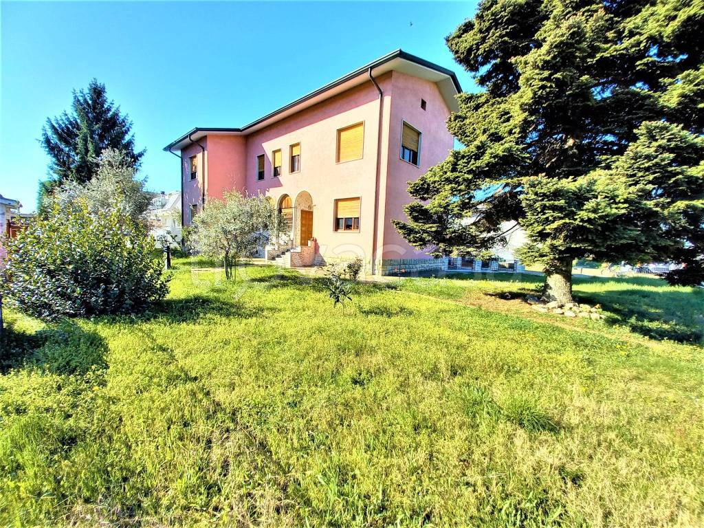 Villa in vendita a Brignano Gera d'Adda via Treviglio